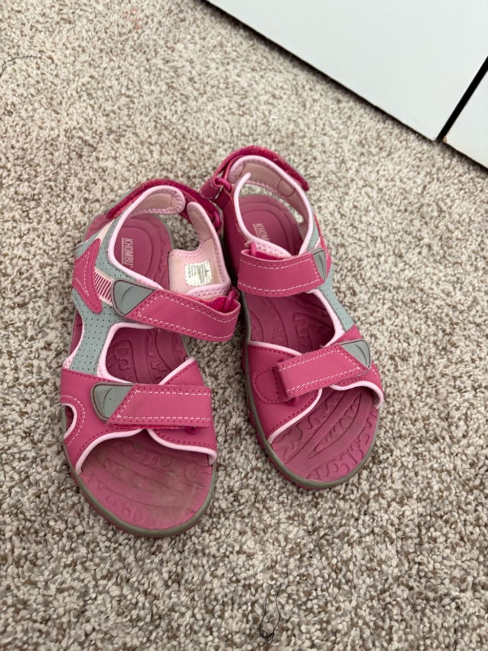 Khombu Girls Lilly Sport Sandals - Pink/Grey - Adjustable Straps - Size 4